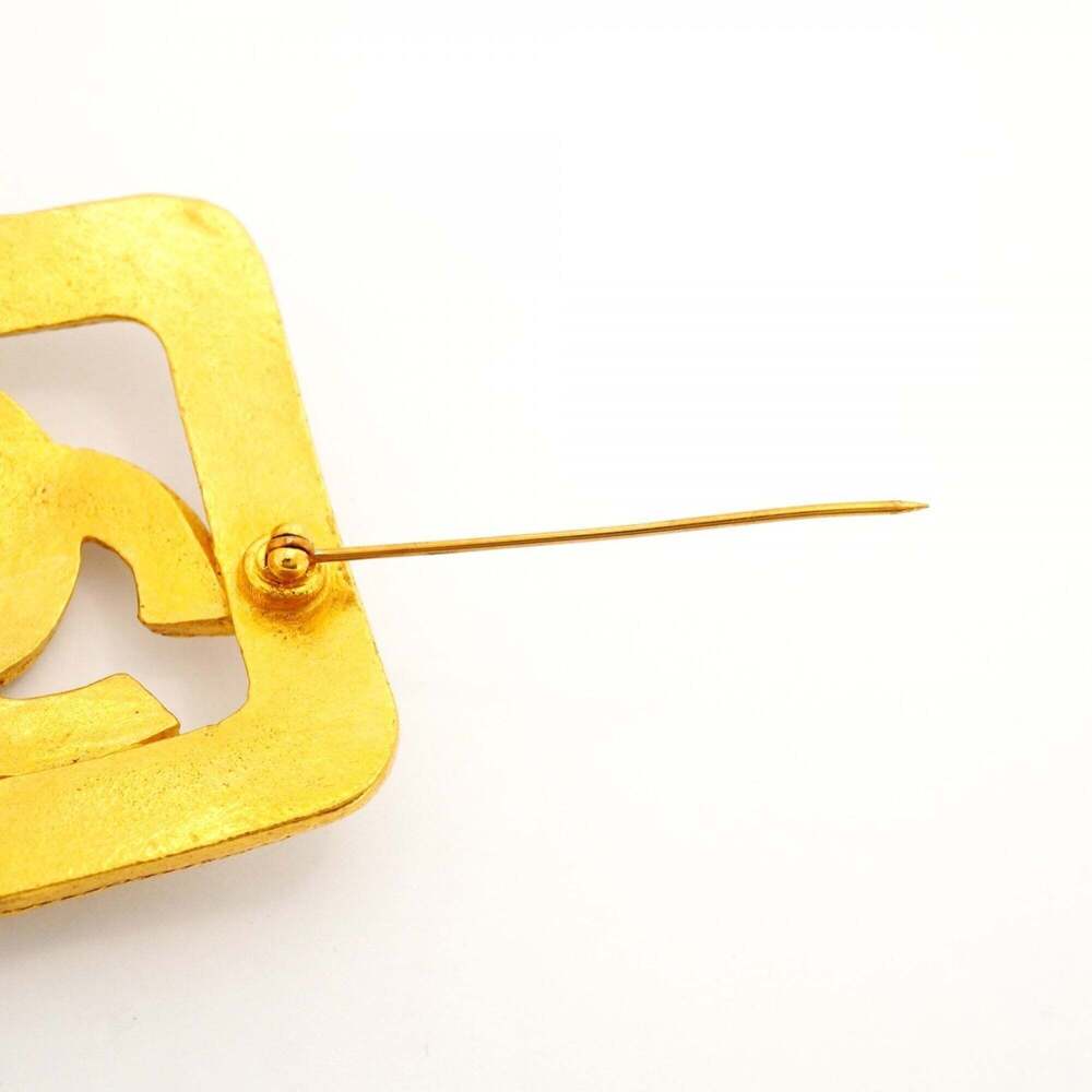 CHANEL Gold Diamond Logo Brooch - Picture 7 of 8